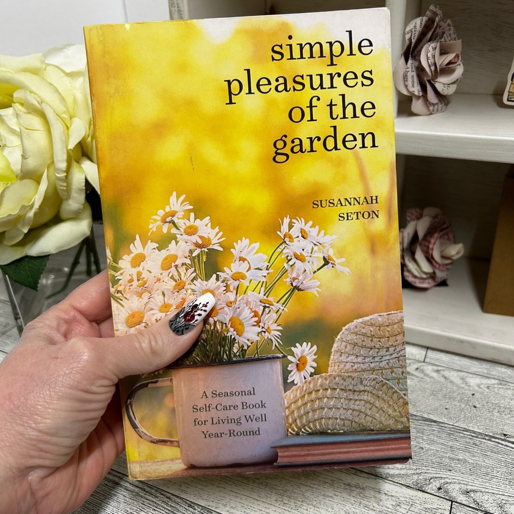 Simple Pleasures of the Garden Susannah Seton 2023 Softcover Seasonal Self-Care